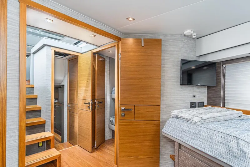 Slide: The Image of Tiara F 53 2019 - 62