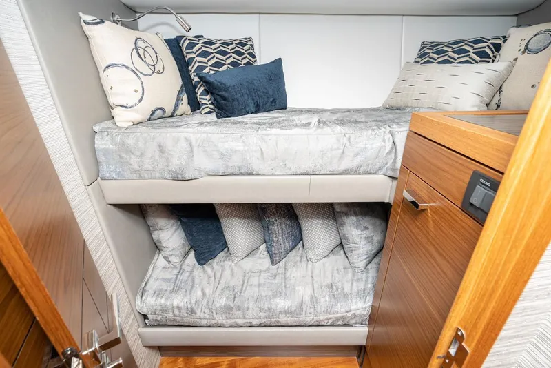 Slide: The Image of Tiara F 53 2019 - 64