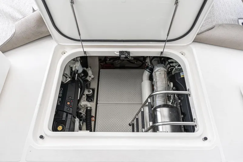 Slide: The Image of Tiara F 53 2019 - 66