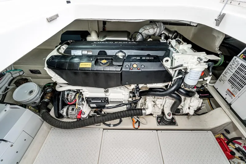 Slide: The Image of Tiara F 53 2019 - 67