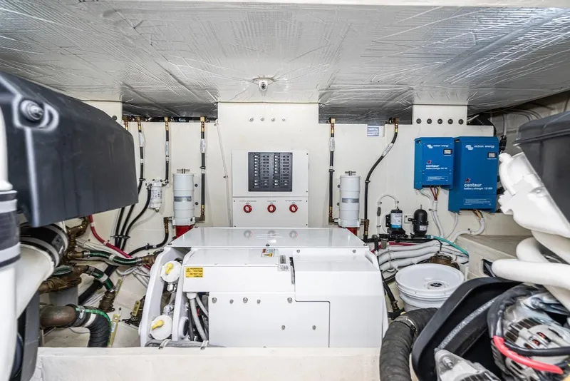 Slide: The Image of Tiara F 53 2019 - 70