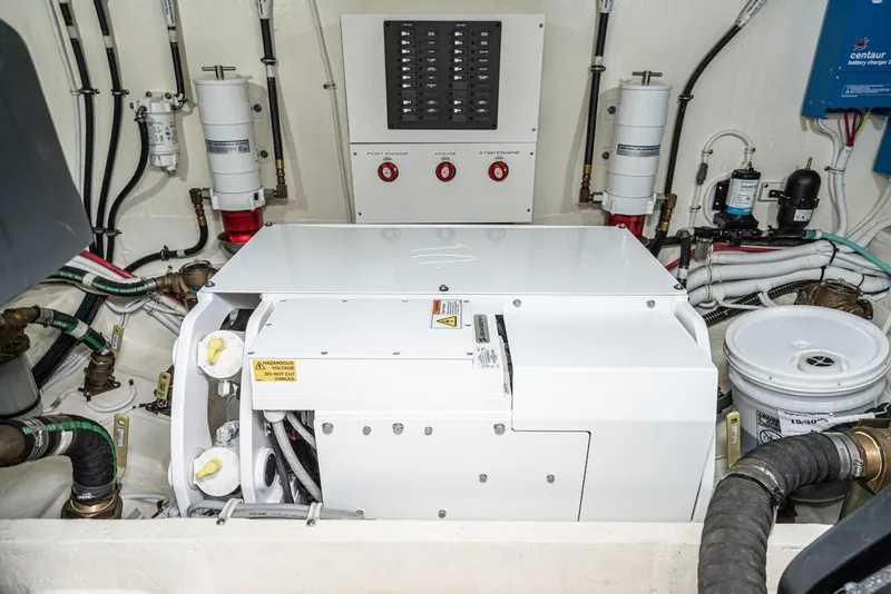 Slide: The Image of Tiara F 53 2019 - 71