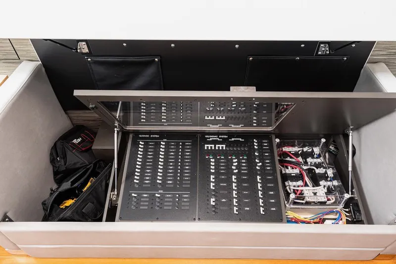 Slide: The Image of Tiara F 53 2019 - 74