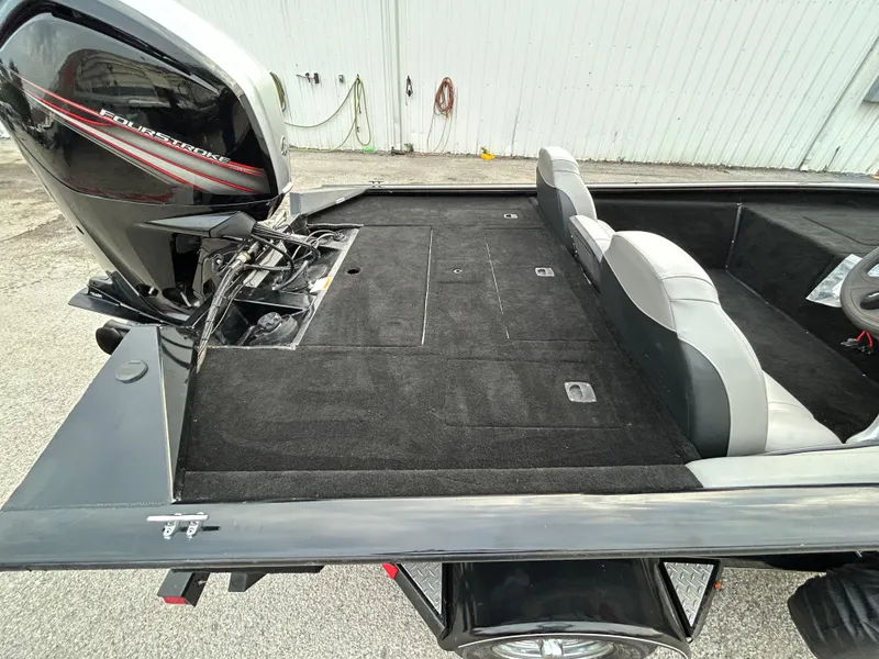 Slide: The Image of 2016 Tracker Pro Team 175 TXW boat with spacious deck and dual seating. - 47