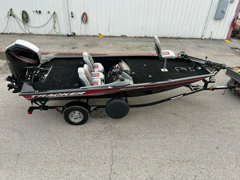 Slide: The Image of 2016 Tracker Pro Team 175 TXW fishing boat on trailer, side view. - 7