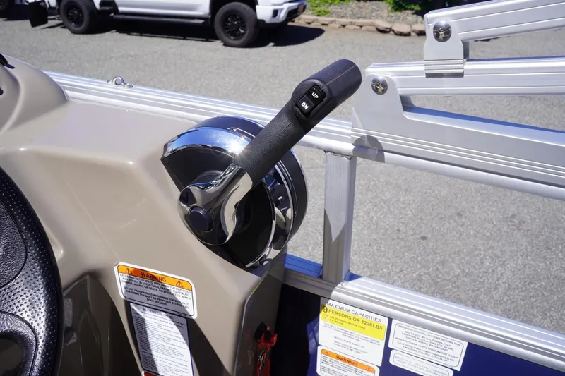 Slide: The Image of Throttle control of 2022 Sun Tracker Party Barge 18 DLX pontoon boat. - 38