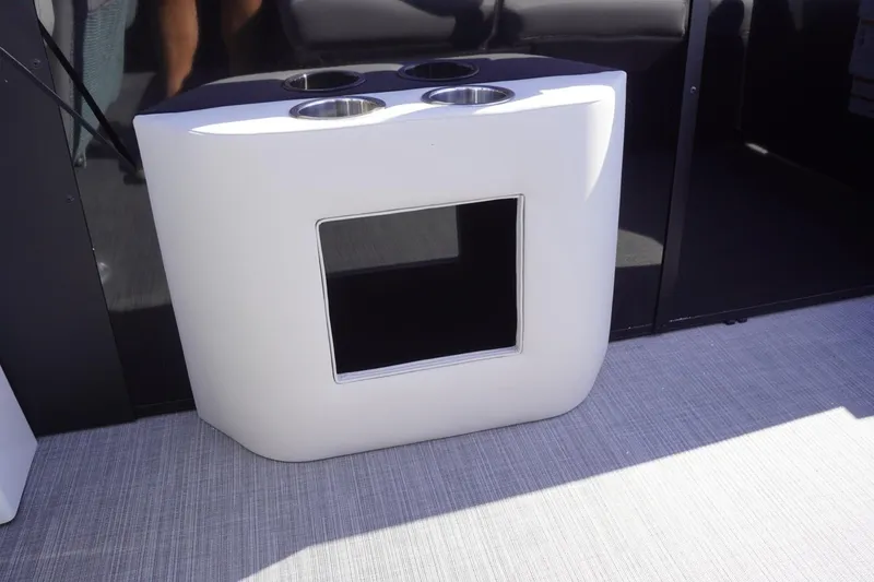 Slide: The Image of White console with cup holders on a Lowe SS 230 DL 2025 boat. - 49