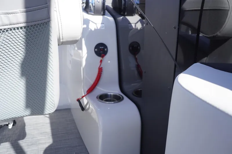 Slide: The Image of Lowe SS 230 DL 2025 - 50