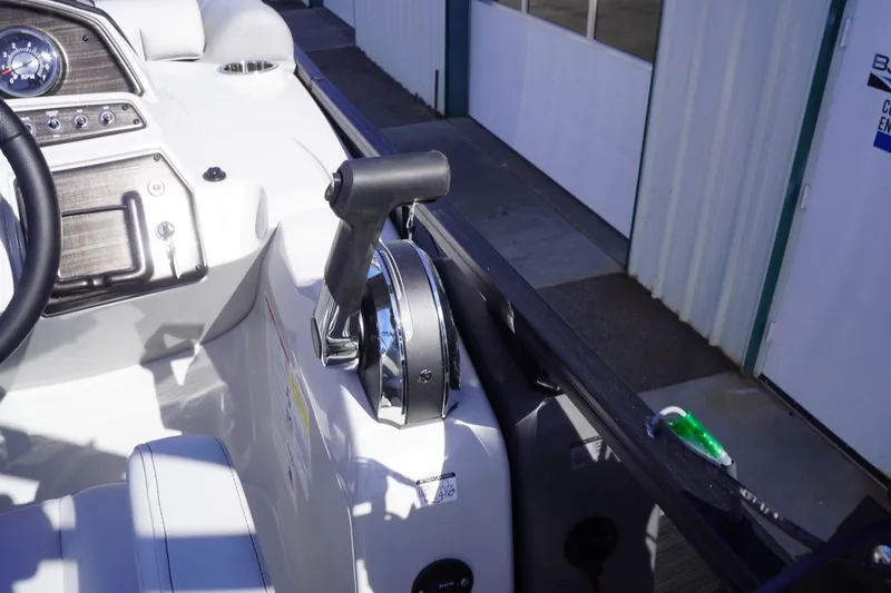 Slide: The Image of Lowe SS 230 DL 2025 - 51