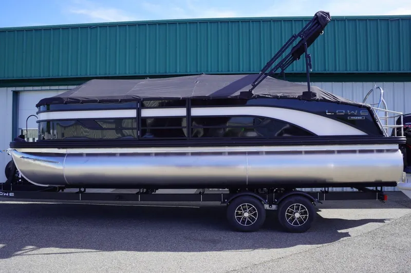 Slide: The Image of Lowe SS 230 DL 2025 - 55