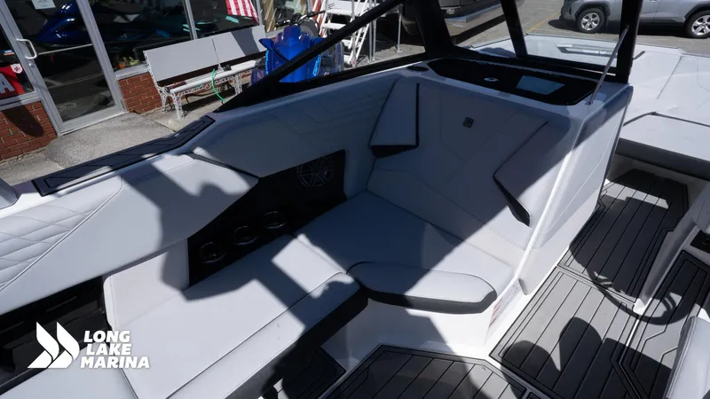 Slide: The Image of Nautique S23 2024 - 18