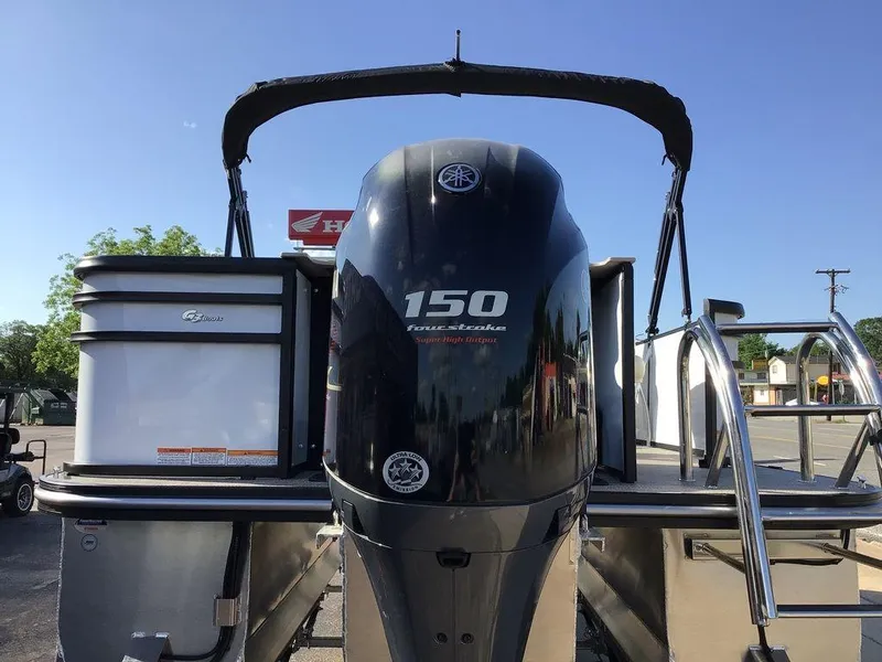 Slide: The Image of 2025 G3 Select 322RF boat with Yamaha 150 outboard motor, rear view. - 14