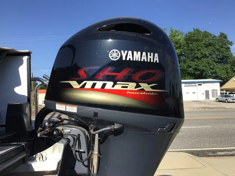 Slide: The Image of Yamaha SHO VMAX four-stroke outboard motor on G3 Select 322RF, 2025 model. - 15