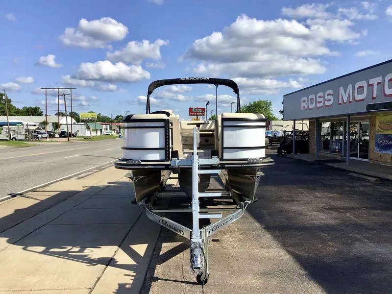 Slide: The Image of 2025 G3 Select 322RF pontoon boat on trailer at Ross Motors dealership. - 8