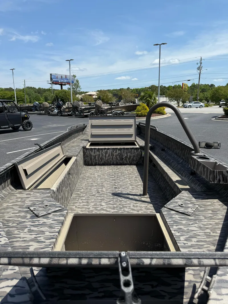 Slide: The Image of Edge Boats 753DB MUD 2024 - 8