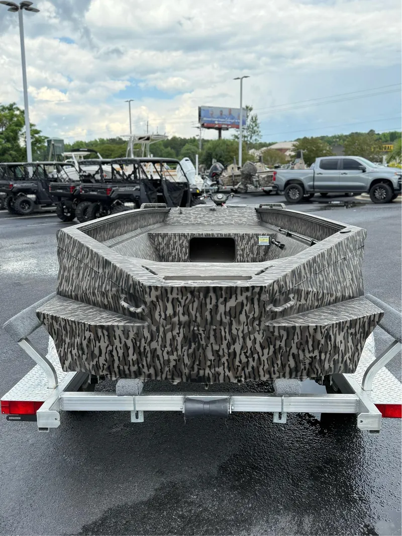 Slide: The Image of Edge Boats 753 DB 2025 - 4