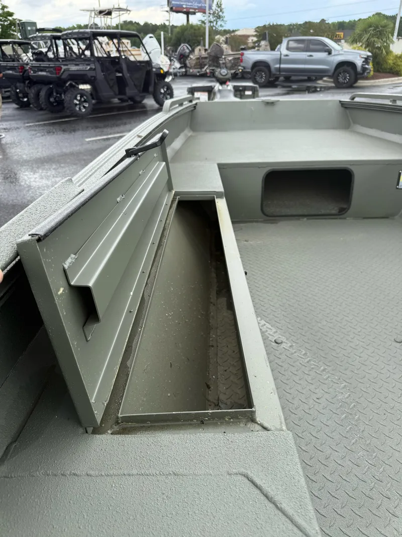 Slide: The Image of Edge Boats 756 DB 2025 - 6