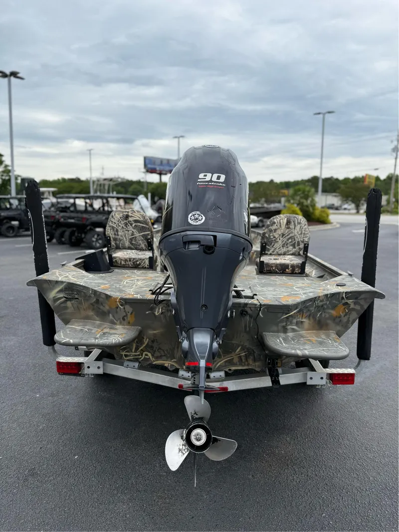 Slide: The Image of 2022 War Eagle 961 Blackhawk boat with camo seats and 90 horsepower motor. - 17