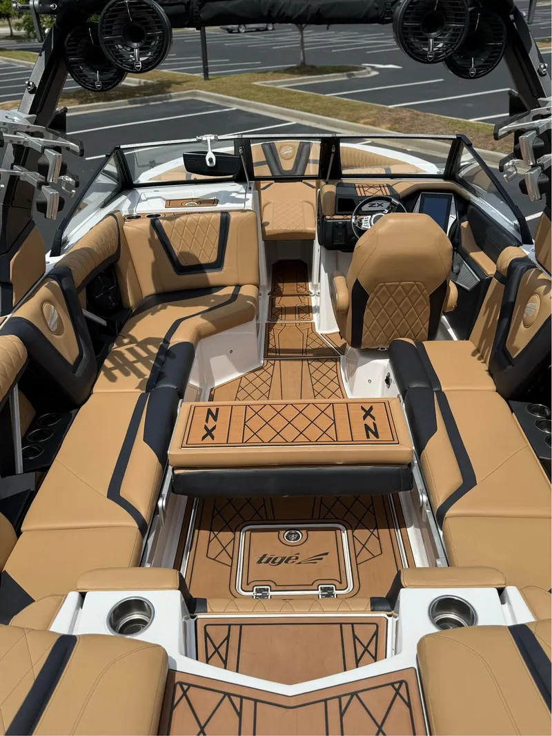 Slide: The Image of Tigé 25ZX 2022 - 11