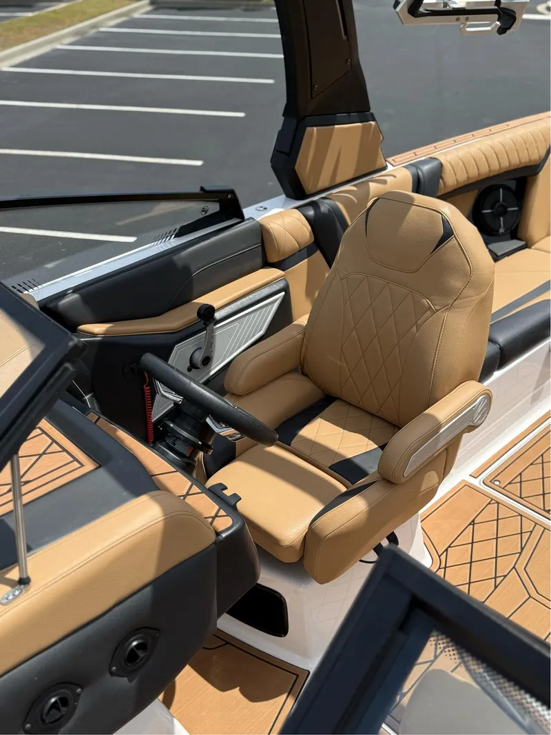 Slide: The Image of Tigé 25ZX 2022 - 15