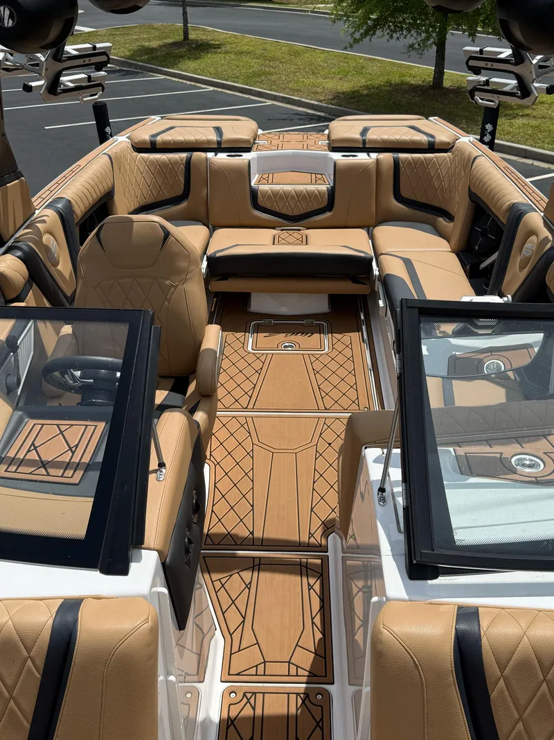 Slide: The Image of Tigé 25ZX 2022 - 16