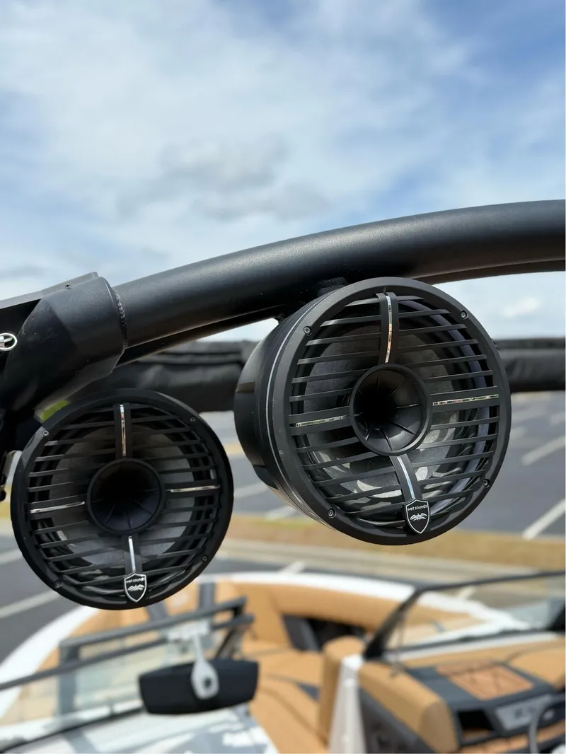 Slide: The Image of Tigé 25ZX 2022 - 19