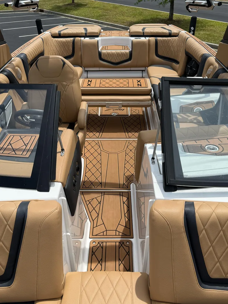 Slide: The Image of Tigé 25ZX 2022 - 23