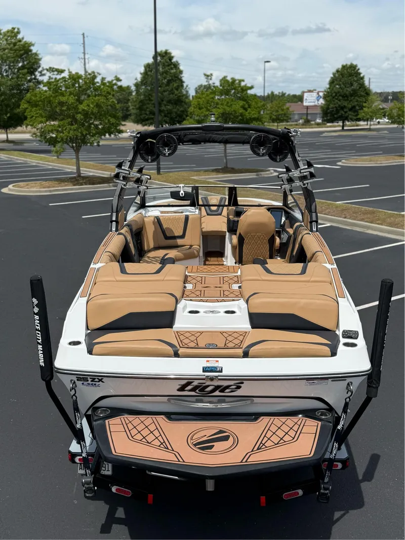 Slide: The Image of Tigé 25ZX 2022 - 7