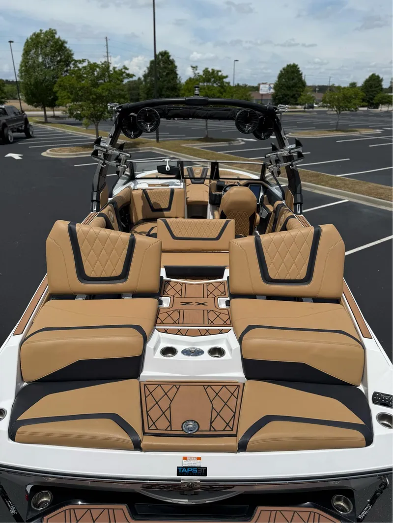 Slide: The Image of Tigé 25ZX 2022 - 9