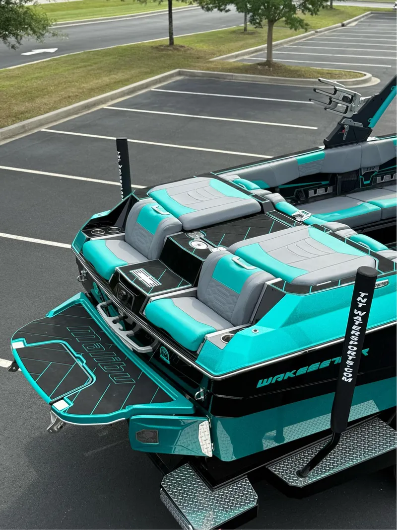 Slide: The Image of Malibu Wakesetter 25 LSV 2023 - 10