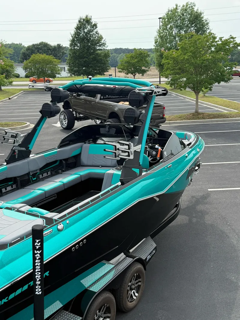 Slide: The Image of Malibu Wakesetter 25 LSV 2023 - 11