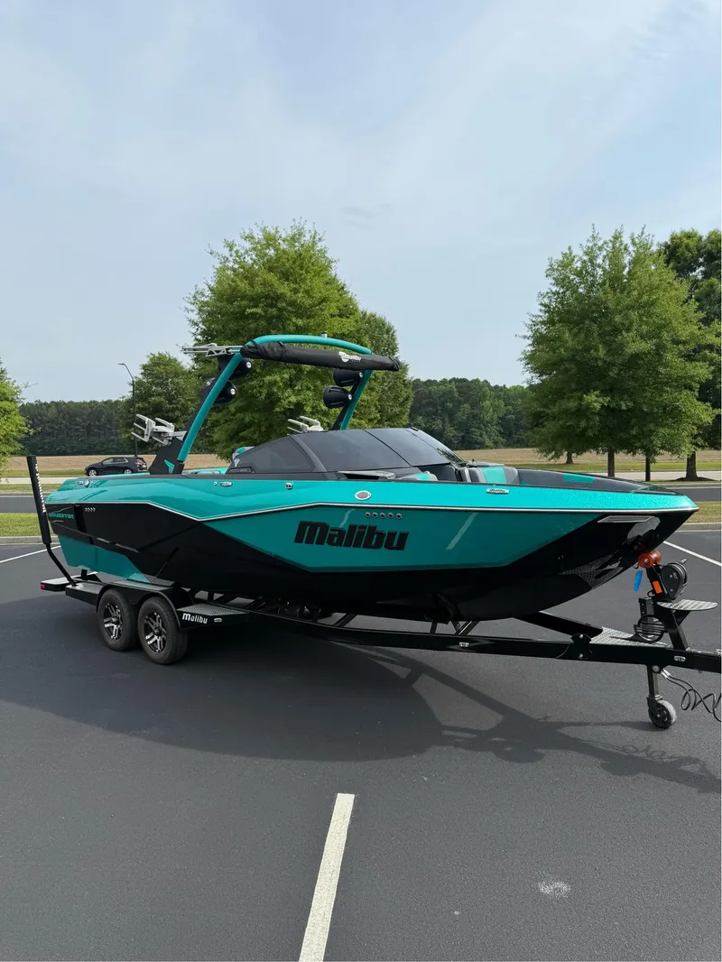 Slide: The Image of Malibu Wakesetter 25 LSV 2023 - 14