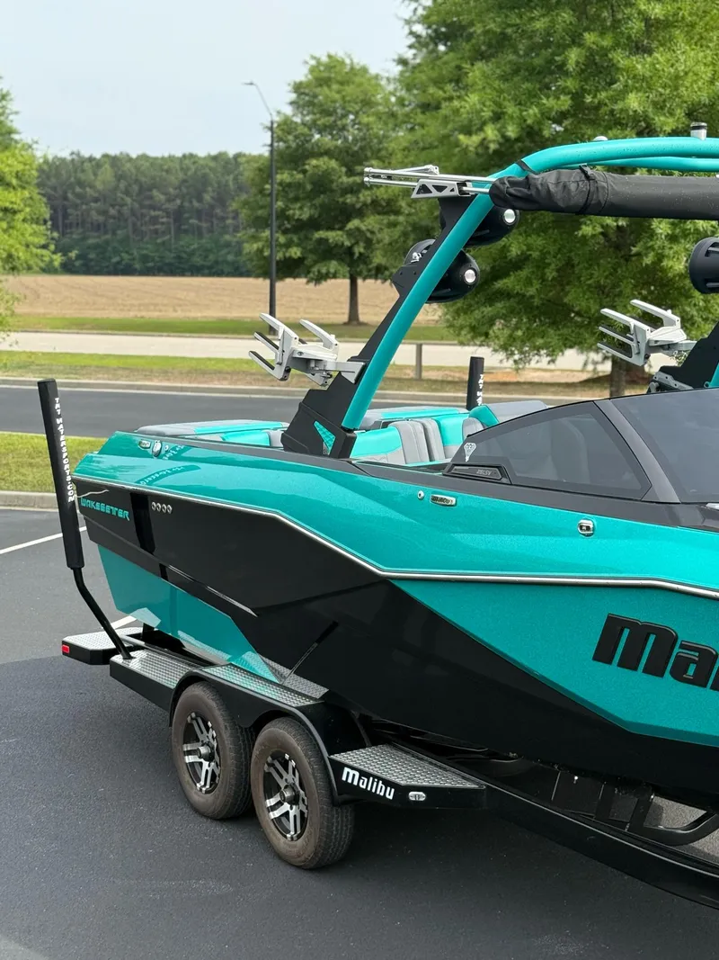 Slide: The Image of Malibu Wakesetter 25 LSV 2023 - 16