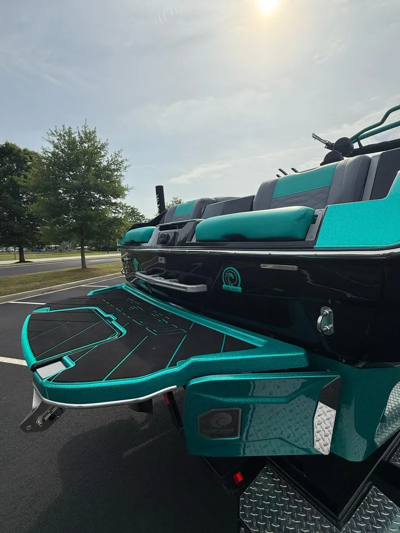 Slide: The Image of Malibu Wakesetter 25 LSV 2023 - 17
