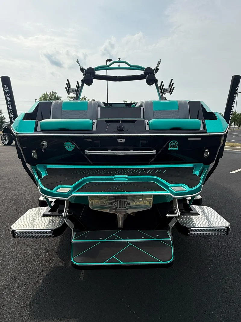 Slide: The Image of Malibu Wakesetter 25 LSV 2023 - 18