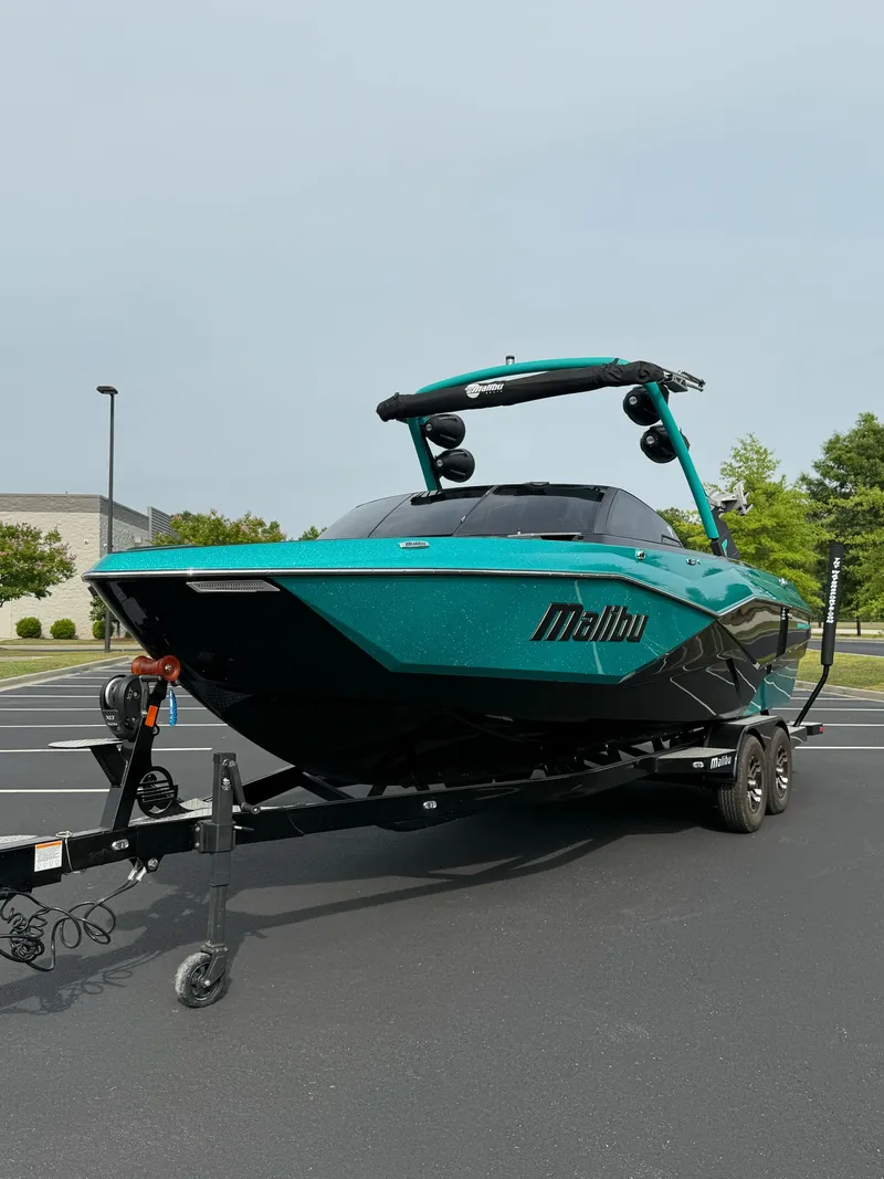 Slide: The Image of Malibu Wakesetter 25 LSV 2023 - 19