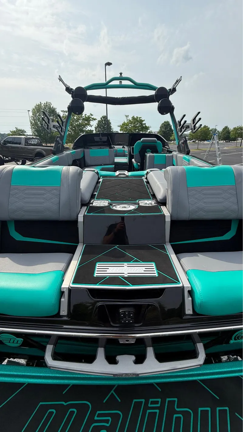 Slide: The Image of Malibu Wakesetter 25 LSV 2023 - 22