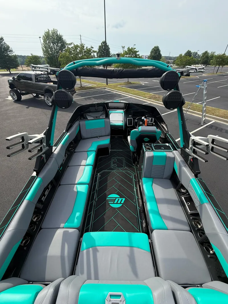 Slide: The Image of Malibu Wakesetter 25 LSV 2023 - 23