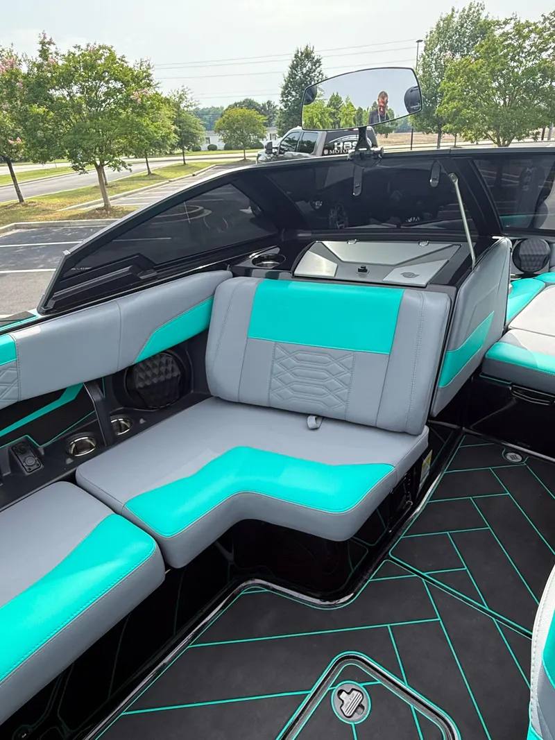 Slide: The Image of Malibu Wakesetter 25 LSV 2023 - 24