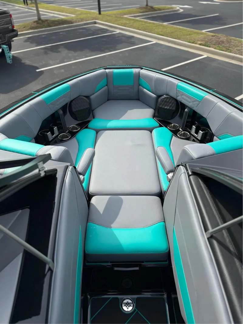 Slide: The Image of Malibu Wakesetter 25 LSV 2023 - 27