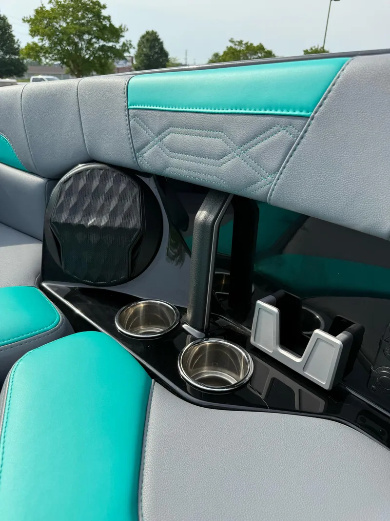 Slide: The Image of Malibu Wakesetter 25 LSV 2023 - 28