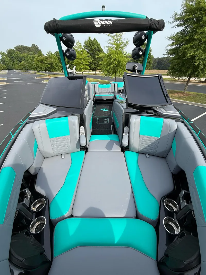 Slide: The Image of Malibu Wakesetter 25 LSV 2023 - 29