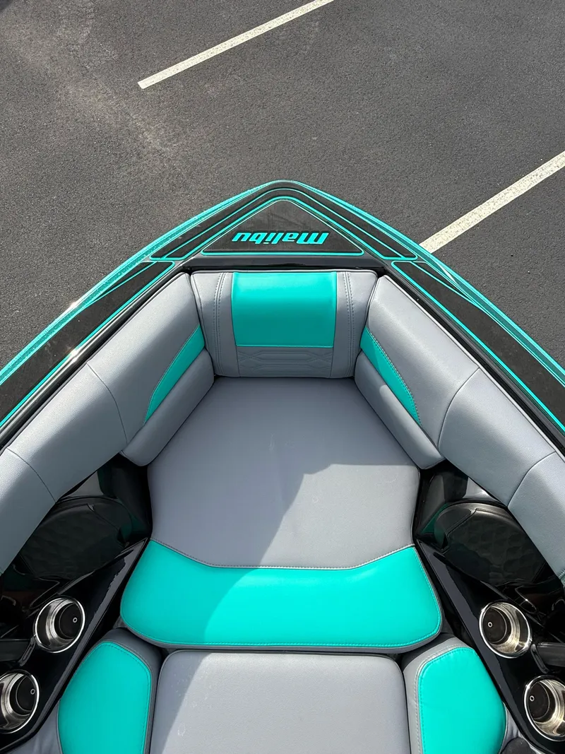 Slide: The Image of Malibu Wakesetter 25 LSV 2023 - 30