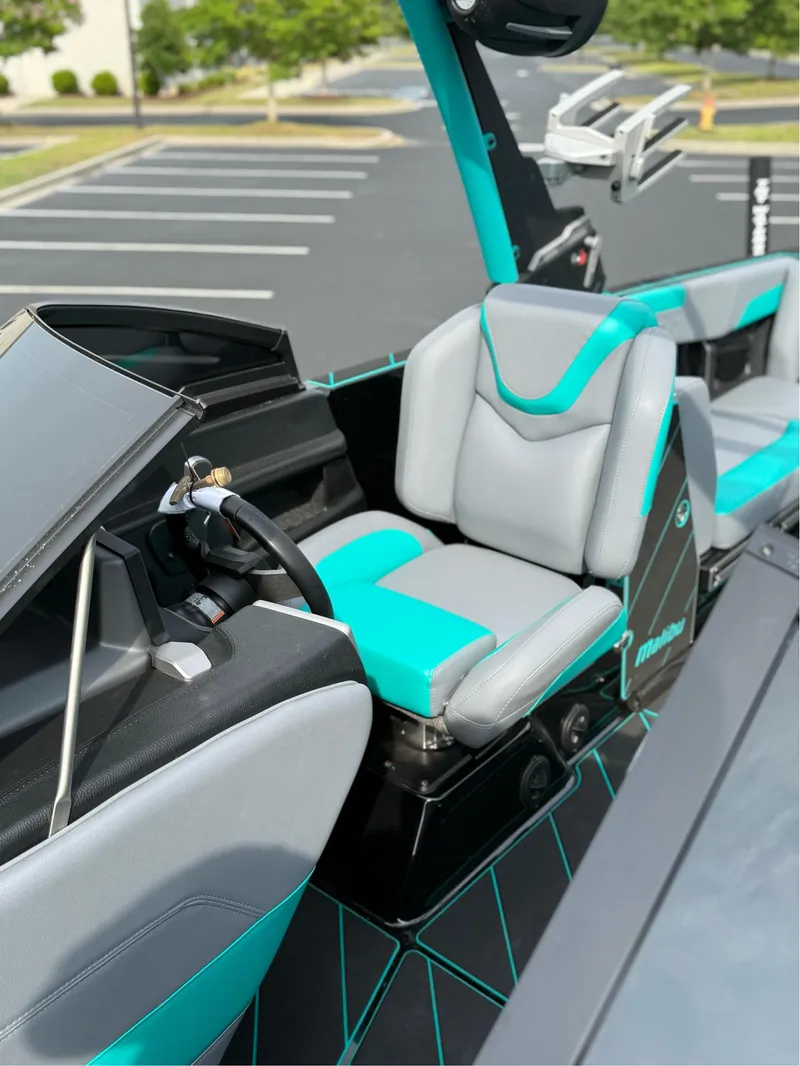 Slide: The Image of Malibu Wakesetter 25 LSV 2023 - 33