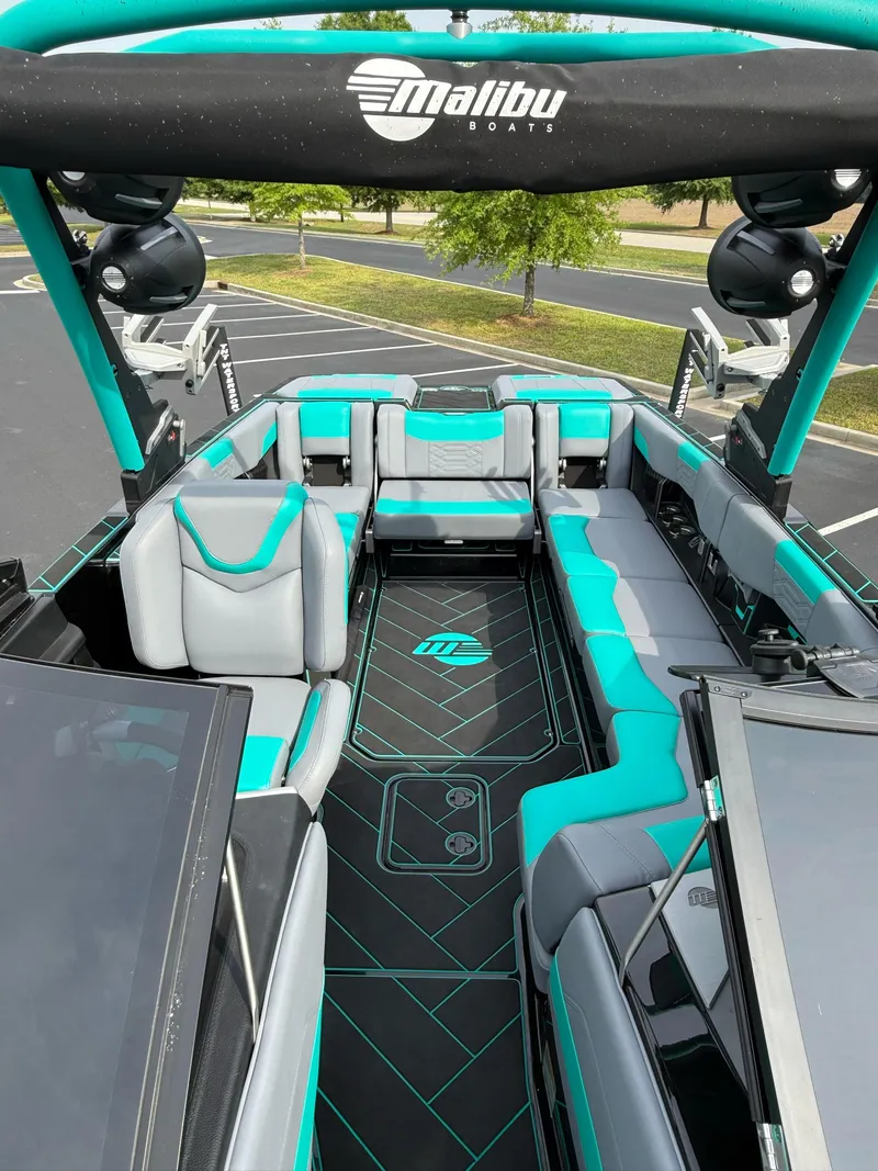 Slide: The Image of Malibu Wakesetter 25 LSV 2023 - 34