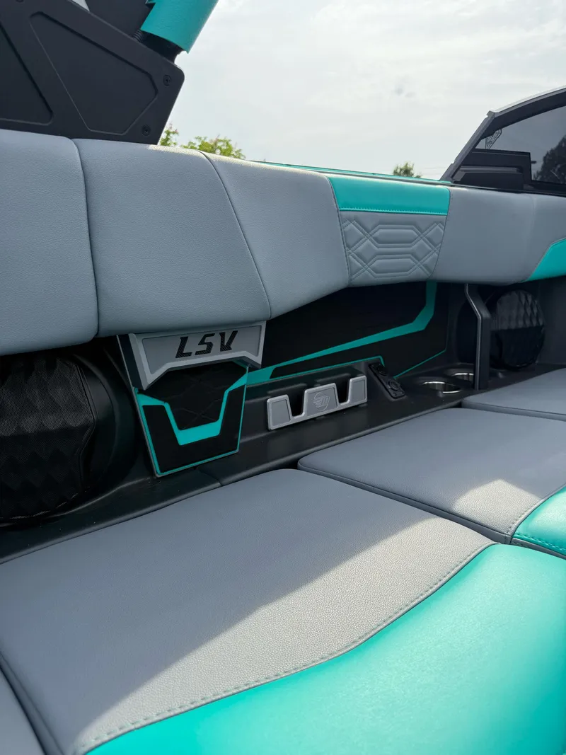 Slide: The Image of Malibu Wakesetter 25 LSV 2023 - 36