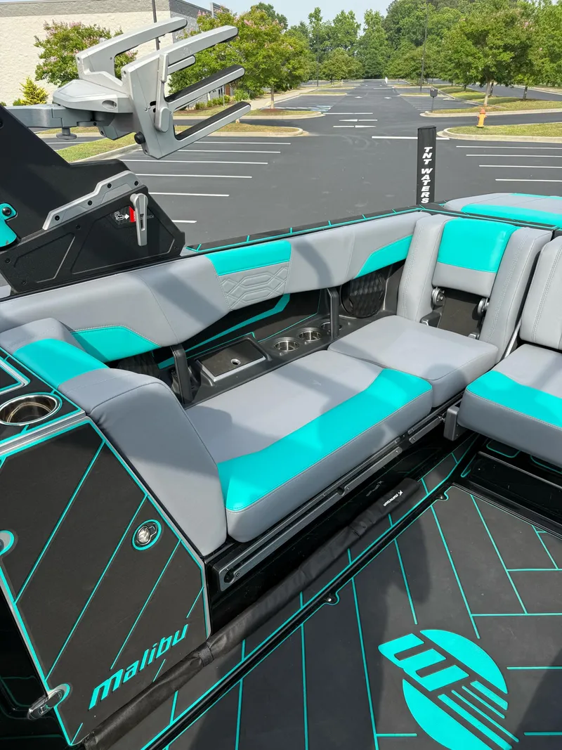 Slide: The Image of Malibu Wakesetter 25 LSV 2023 - 38