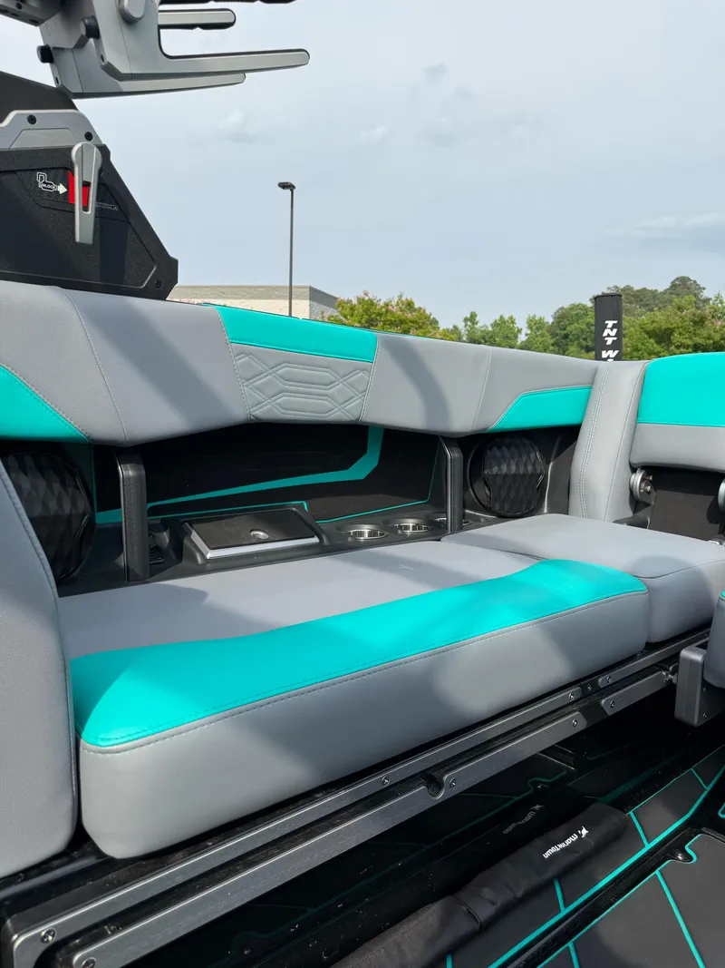 Slide: The Image of Malibu Wakesetter 25 LSV 2023 - 39