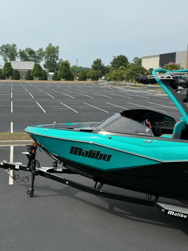 Slide: The Image of Malibu Wakesetter 25 LSV 2023 - 4