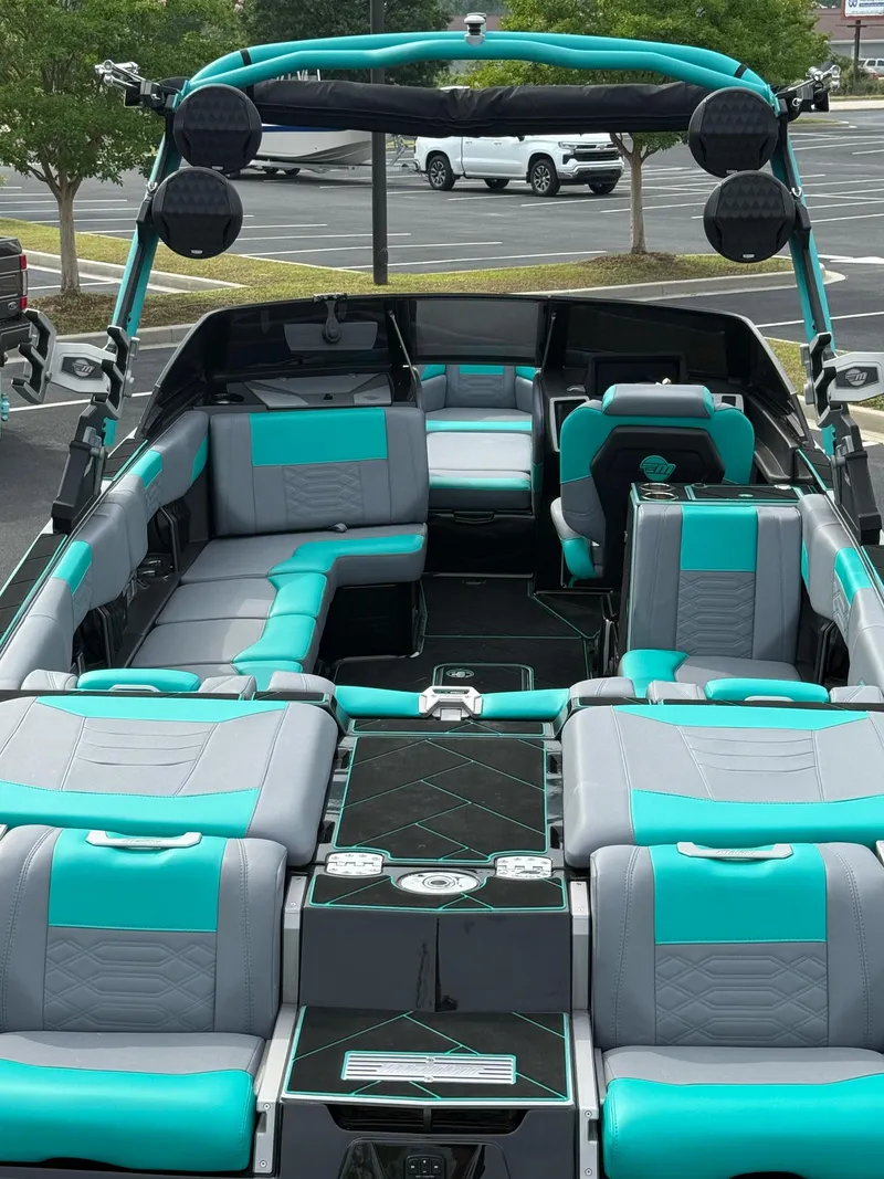 Slide: The Image of Malibu Wakesetter 25 LSV 2023 - 8